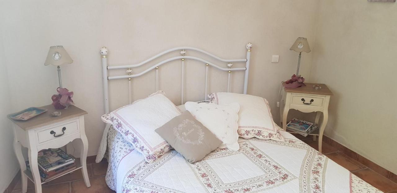 Bed and Breakfast Fenetre Sur Les Alpilles Saint-Martin-de-Crau Esterno foto