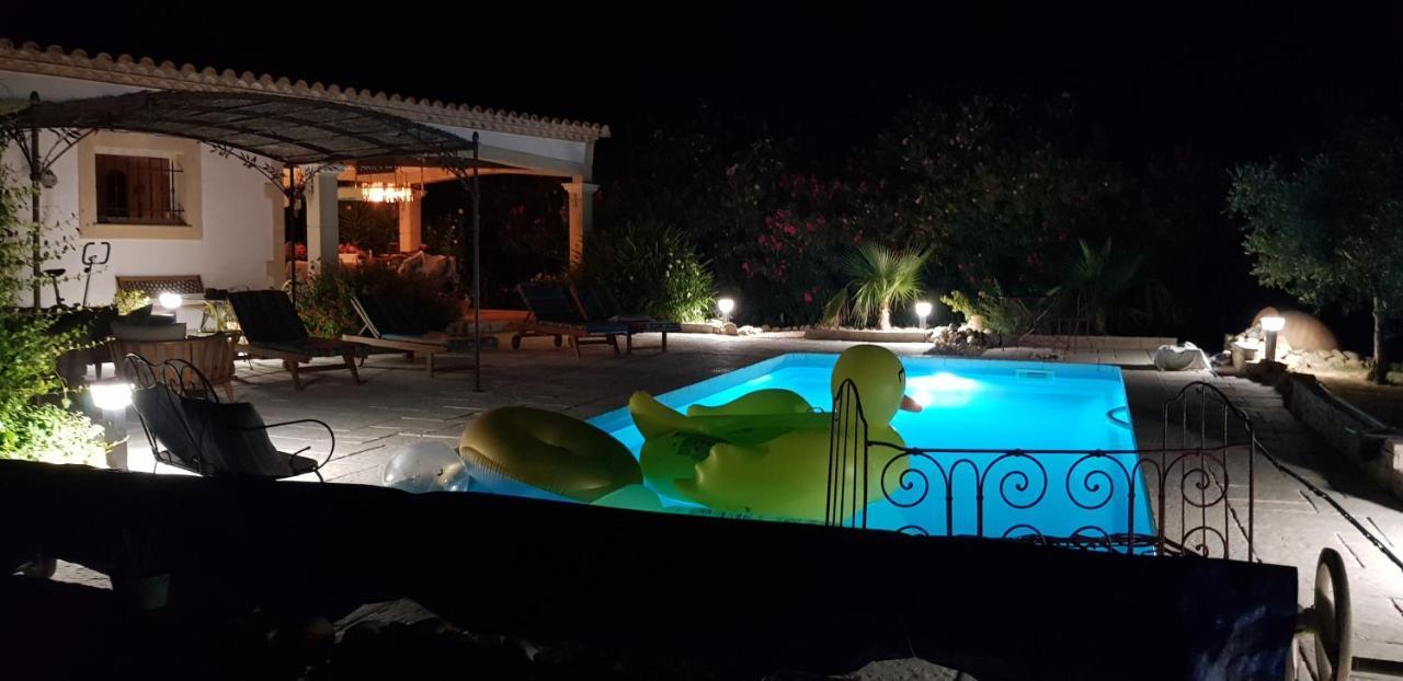 Bed and Breakfast Fenetre Sur Les Alpilles Saint-Martin-de-Crau Esterno foto