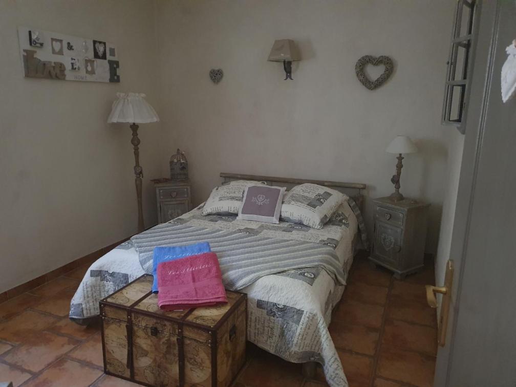 Bed and Breakfast Fenetre Sur Les Alpilles Saint-Martin-de-Crau Esterno foto