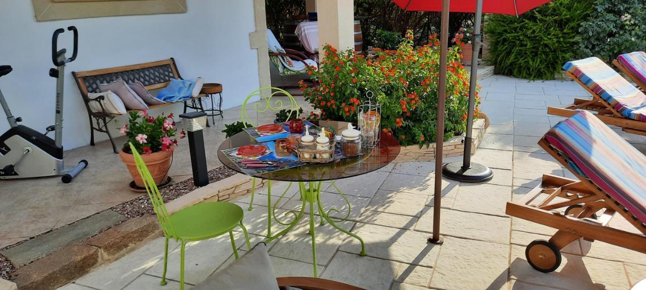 Bed and Breakfast Fenetre Sur Les Alpilles Saint-Martin-de-Crau Esterno foto