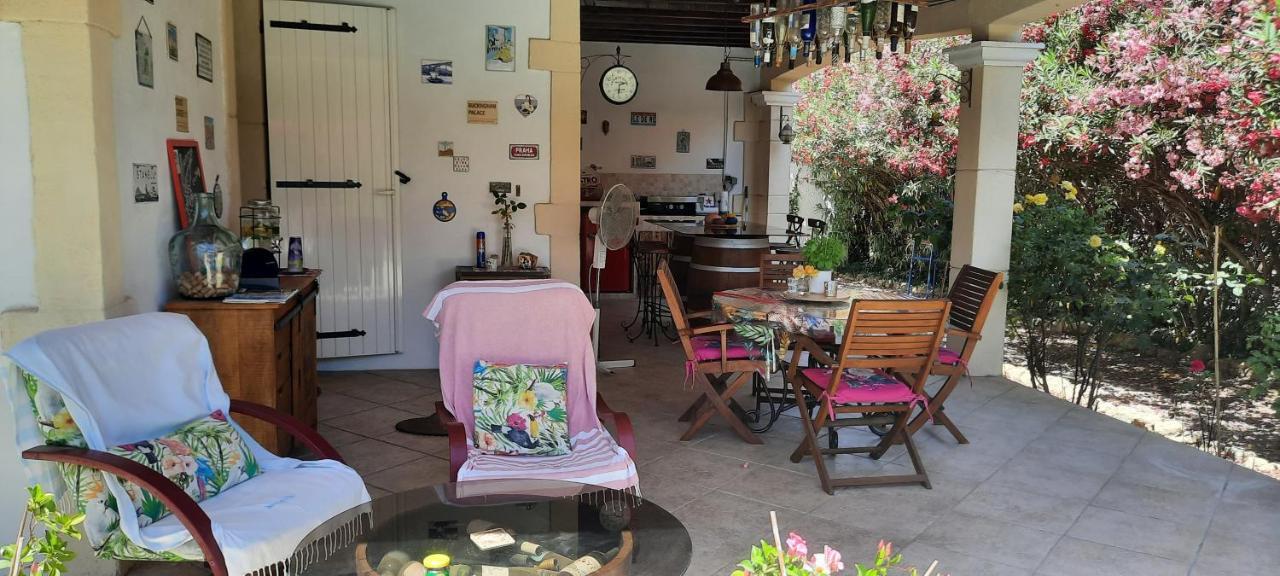 Bed and Breakfast Fenetre Sur Les Alpilles Saint-Martin-de-Crau Esterno foto