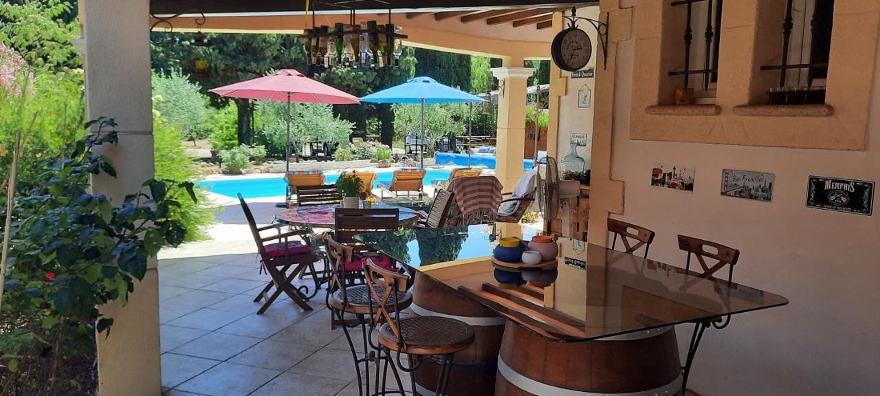 Bed and Breakfast Fenetre Sur Les Alpilles Saint-Martin-de-Crau Esterno foto