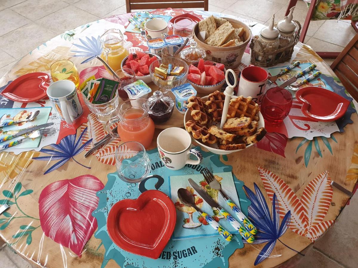 Bed and Breakfast Fenetre Sur Les Alpilles Saint-Martin-de-Crau Esterno foto
